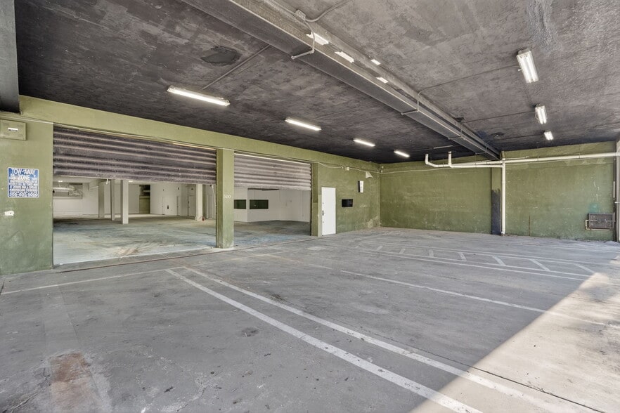 More Photos Of 500 W Flagler St, Miami Manufacturing For Lease