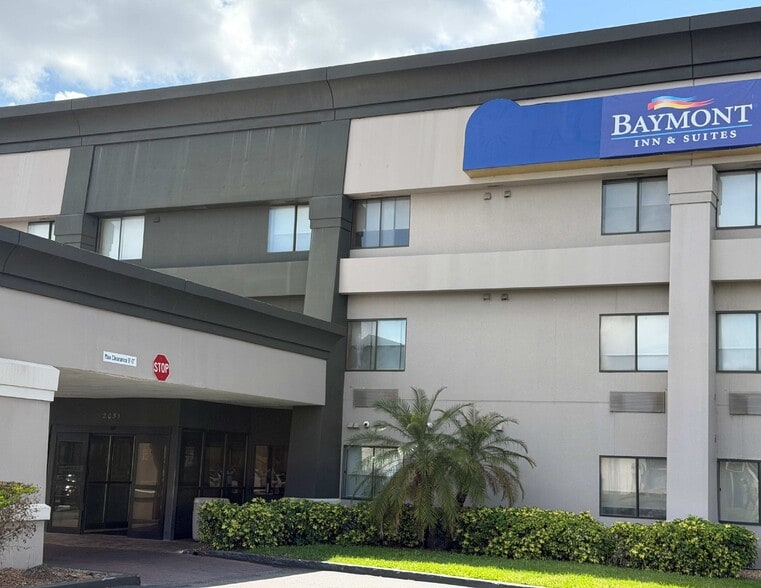 More Photos Of 2051 Consulate Dr, Orlando Hotel For Sale