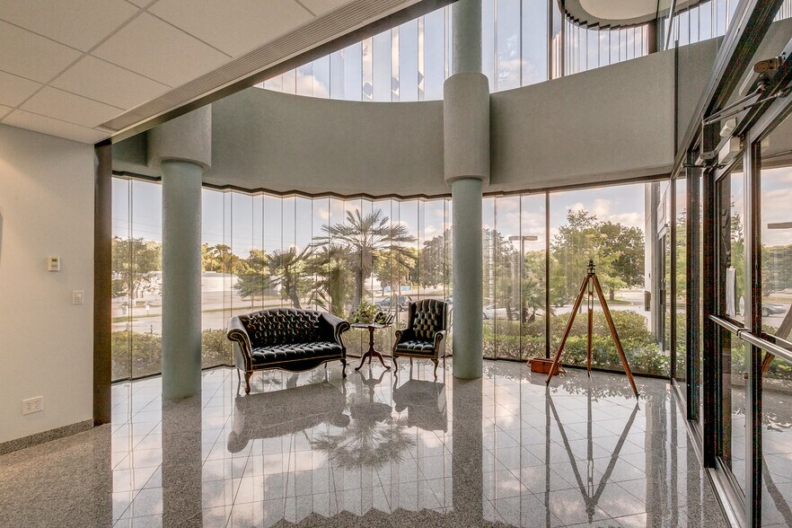 More Photos Of 9000 Regency Square Blvd, Jacksonville Office For Lease