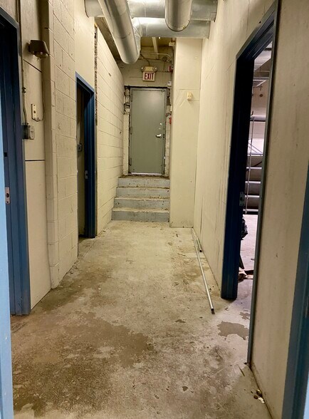More Photos Of 68 Harrison St, Hoboken Showroom For Lease