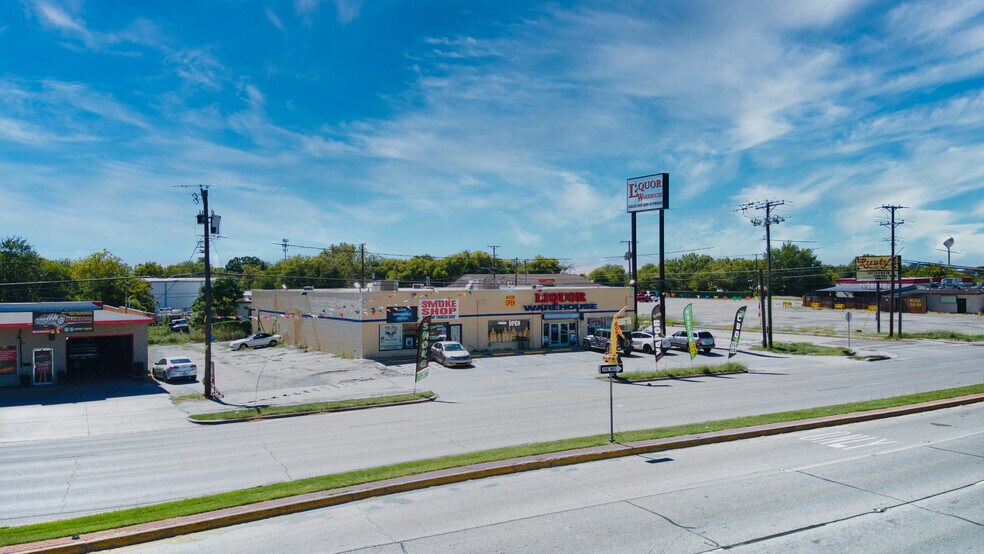 More Photos Of 7621 Camp Bowie West Blvd, Fort Worth Storefront For Sale