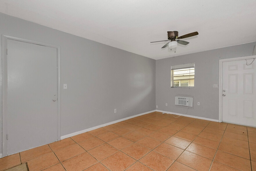 More Photos Of 1911-1915 SW 4th Ave, Fort Lauderdale Apartments For Sale