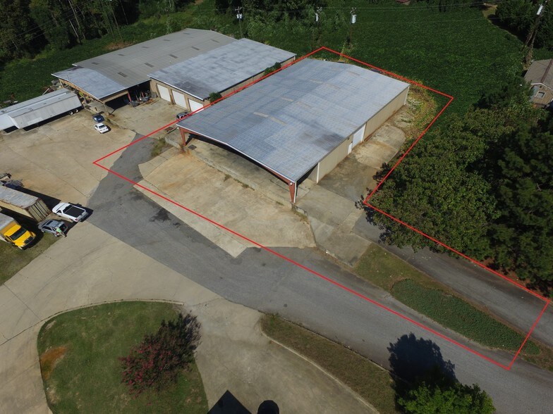 More Photos Of 4200 S Church Street Ext, Roebuck Warehouse For Lease