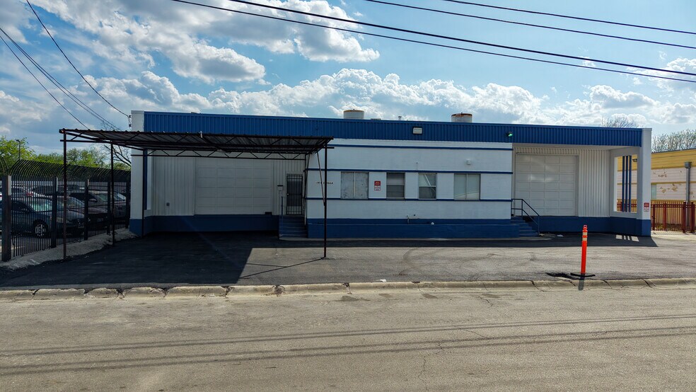 More Photos Of 130 E Zavalla, San Antonio Warehouse For Lease