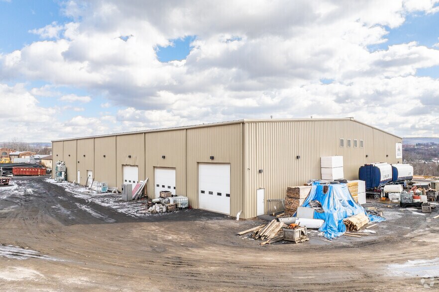 More Photos Of 347 Rear Main, Dickson City Warehouse For Lease