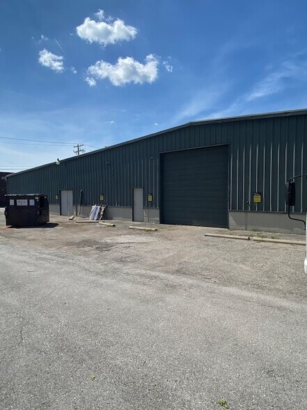 More Photos Of 400-402 E Market St, New Albany Industrial For Sale