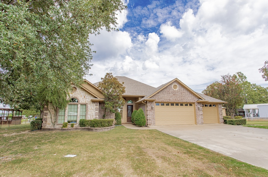 More Photos Of 507 County Road 1550, Alba Multifamily For Sale