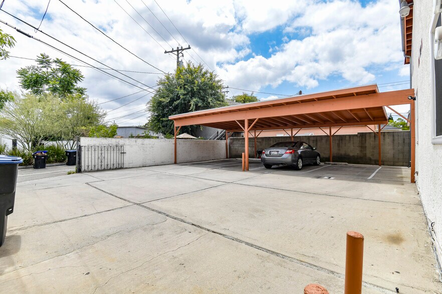 More Photos Of 924 W Clark Ave, Burbank Multifamily For Sale