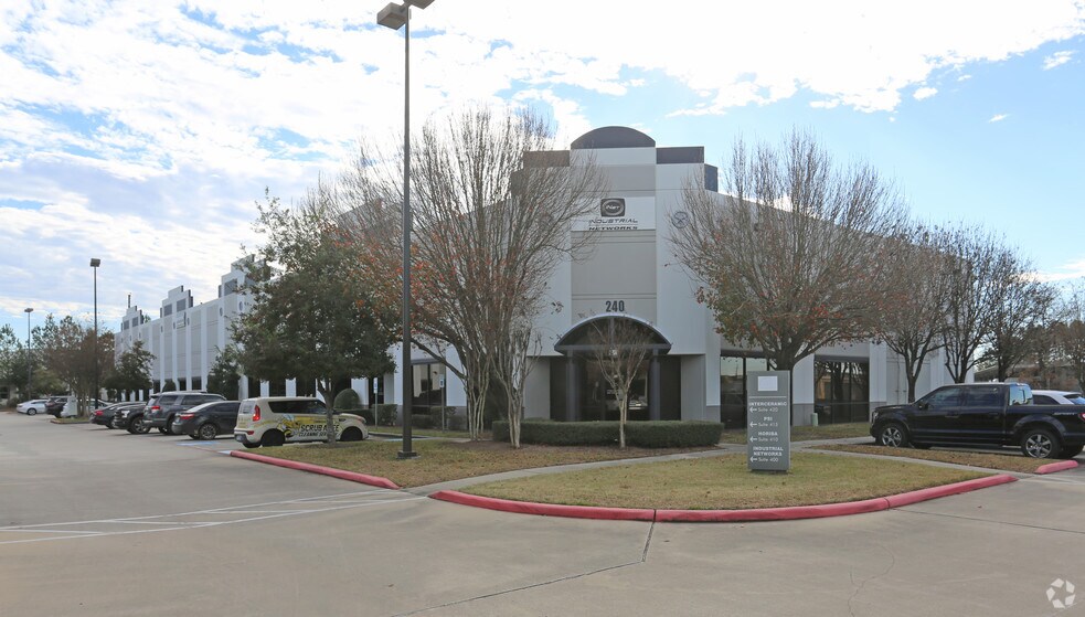 More Photos Of 210-240 Spring Hill Dr, The Woodlands Unknown For Lease