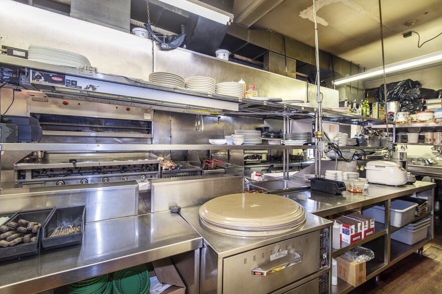 More Photos Of 32-34 Main St, Warwick Restaurant For Sale