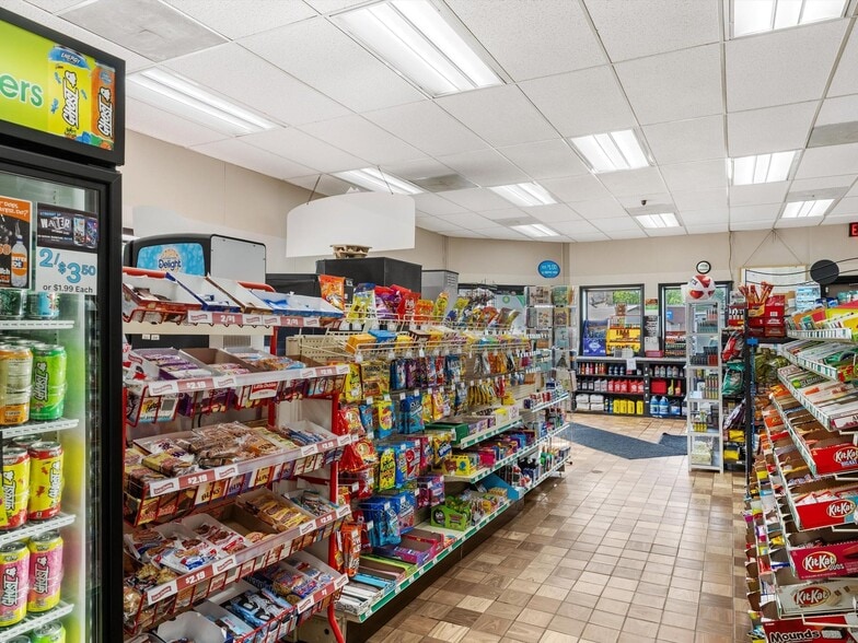 More Photos Of 227 S Calumet St, Valders Service Station For Sale