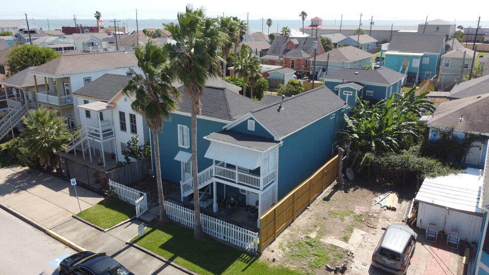 Primary Photo Of 1623 Avenue N 1/2, Galveston Apartments For Sale