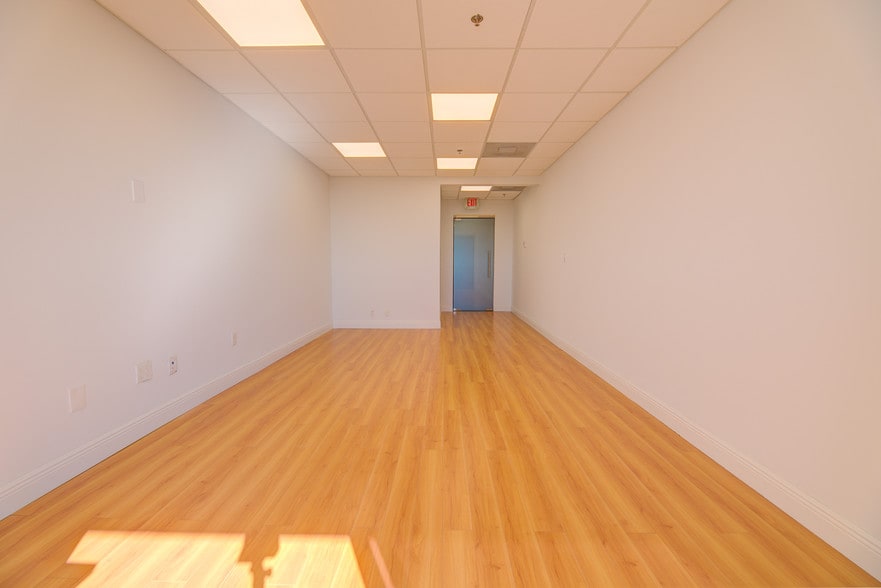 More Photos Of 550 Biltmore Way, Coral Gables Office For Lease