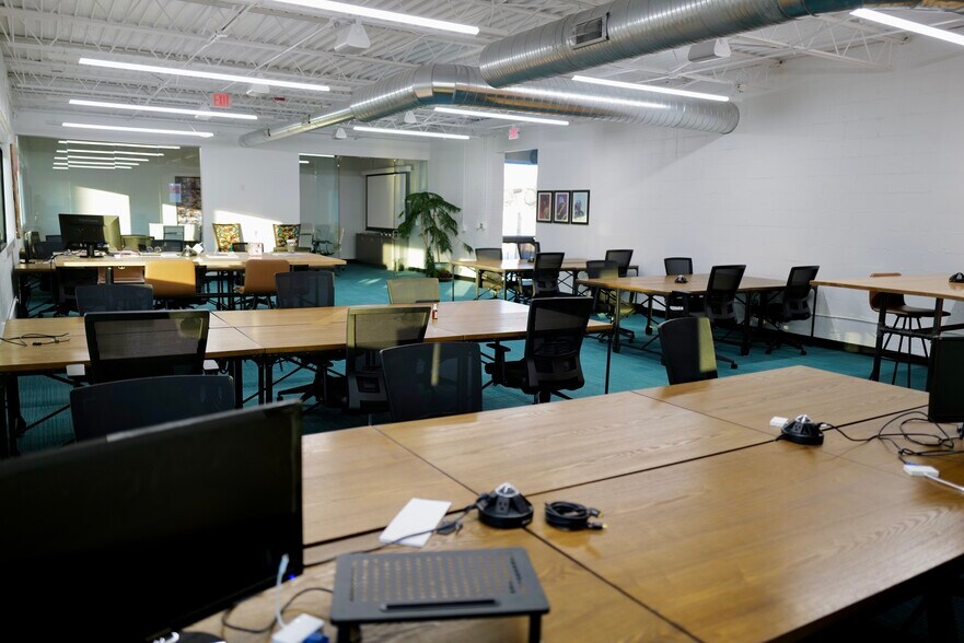 More Photos Of 6161 N Hillside Ave, Indianapolis Loft Creative Space For Lease