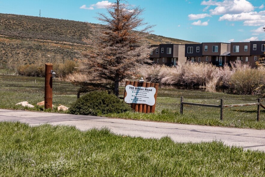 More Photos Of 700 Bitner Rd, Park City Office For Sale