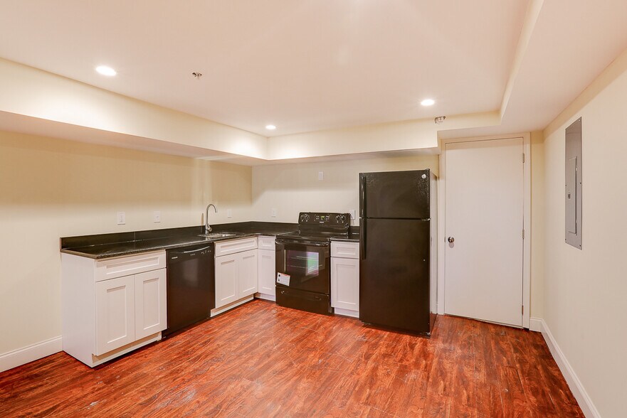 More Photos Of 1609 St. Paul St, Baltimore Office For Sale