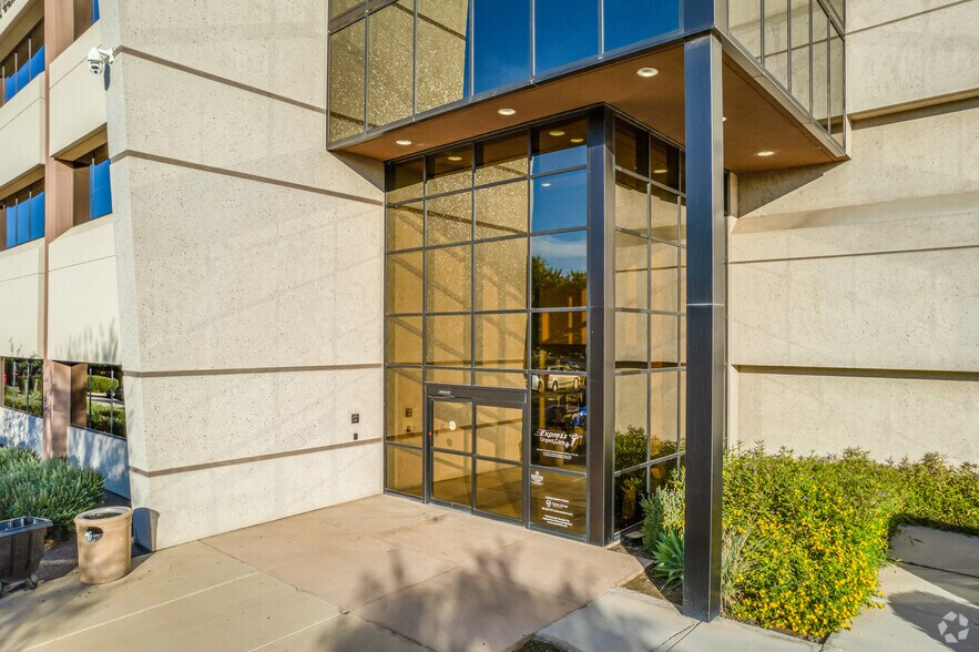 More Photos Of 9250 W Thomas Rd, Phoenix Medical For Lease