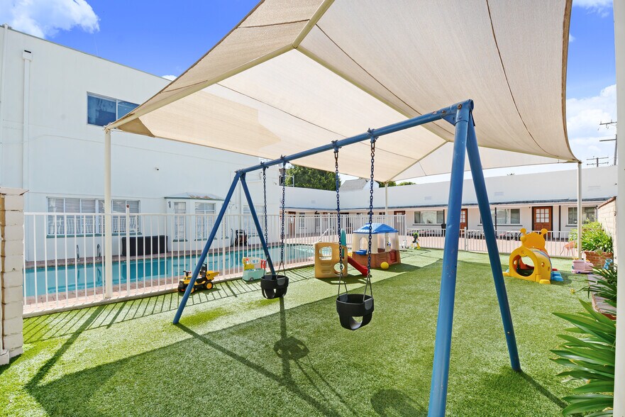 More Photos Of 419 S Robertson Blvd, Beverly Hills Schools For Sale