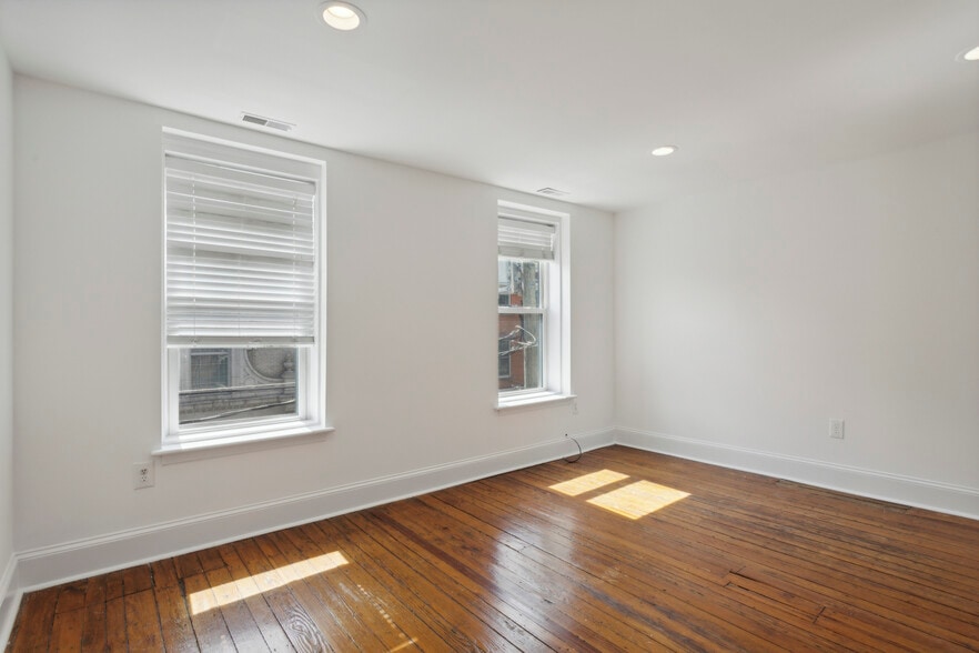 More Photos Of 616 S 6th St, Philadelphia Storefront Retail Residential For Sale