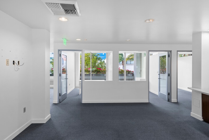 More Photos Of 270 N Canon Dr, Beverly Hills Office For Lease
