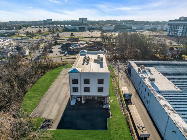 More Photos Of 374 Green St, Woodbridge Coworking Space