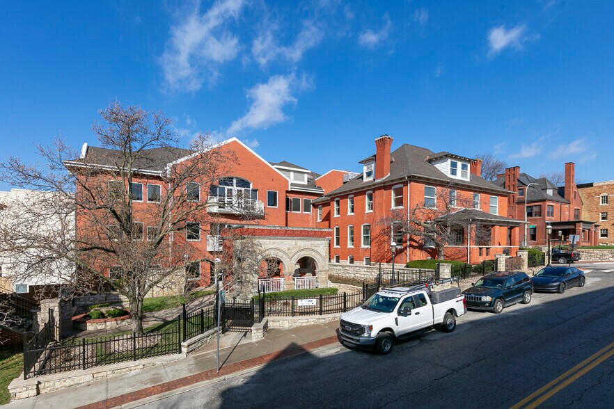 Primary Photo Of 1100 Pennsylvania Ave, Kansas City Office For Sale
