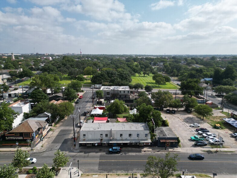 More Photos Of 1500 E 6th St, Austin Storefront Retail Residential For Sale