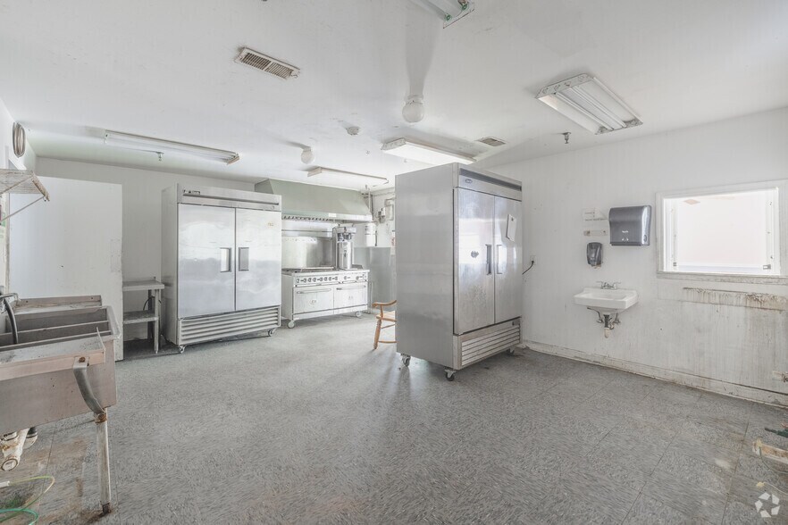 More Photos Of 2902 South Island Rd, Georgetown Healthcare For Lease