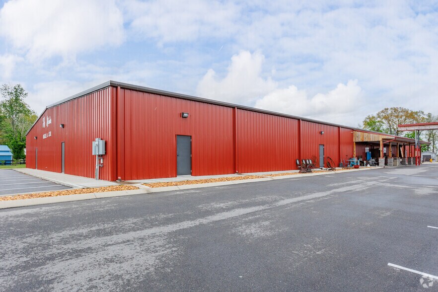 More Photos Of 2120 Old Highway 431 S, Greenbrier Freestanding For Sale