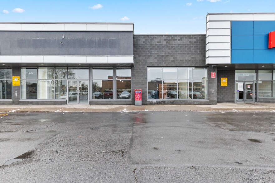 More Photos Of 1110-1146 Boul Marcel-Laurin, Saint-Laurent Storefront For Lease