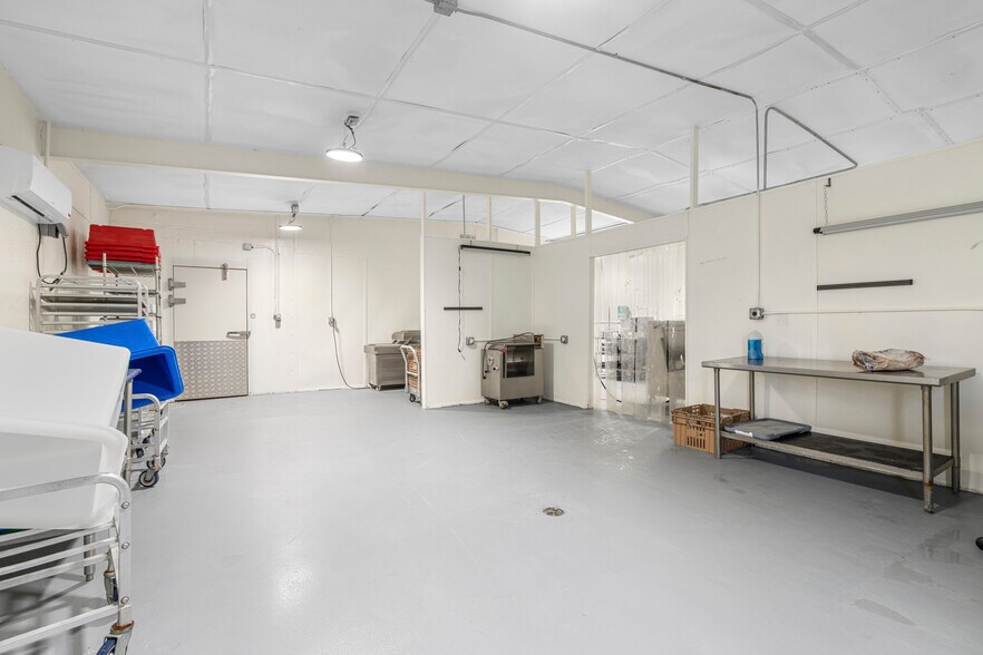 More Photos Of 9772 FM 1696 Rd, Bedias Storefront For Sale
