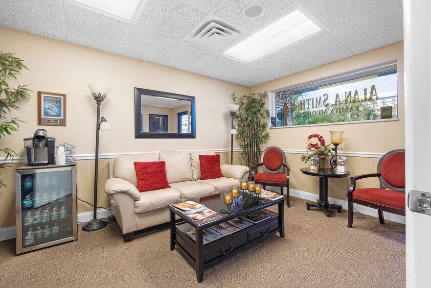 More Photos Of 1701 66th St N, Saint Petersburg Medical For Sale