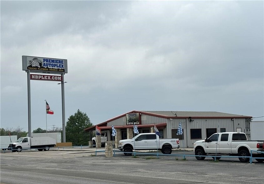 More Photos Of 2250 S IH-35, New Braunfels Auto Dealership For Sale