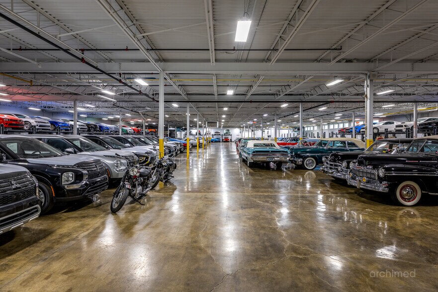 More Photos Of 4444 Rue Jarry E, Montréal Distribution For Lease