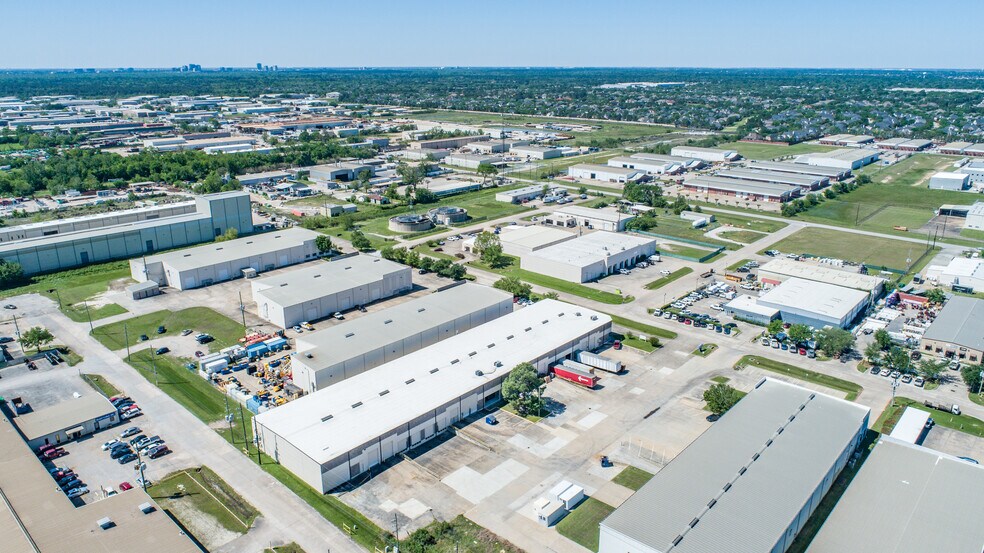 More Photos Of 6546 Petropark Dr, Houston Warehouse For Lease