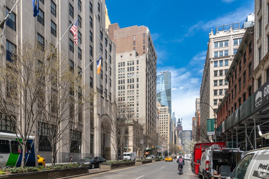 More Photos Of 352 Park Ave S, New York Office For Lease