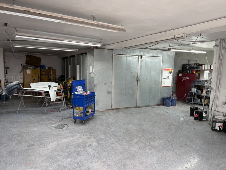 More Photos Of 1150 W Holt Blvd, Ontario Auto Repair For Lease