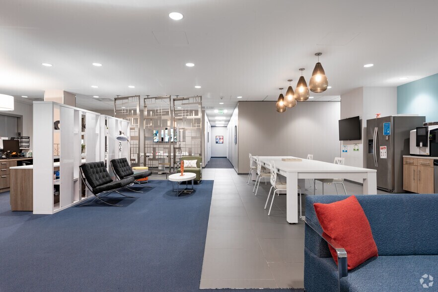 More Photos Of 600 Stewart St, Seattle Office For Lease