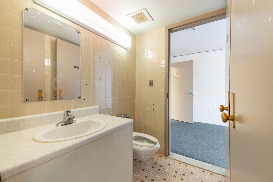 More Photos Of 6902 Chicago Rd, Warren Schools For Sale