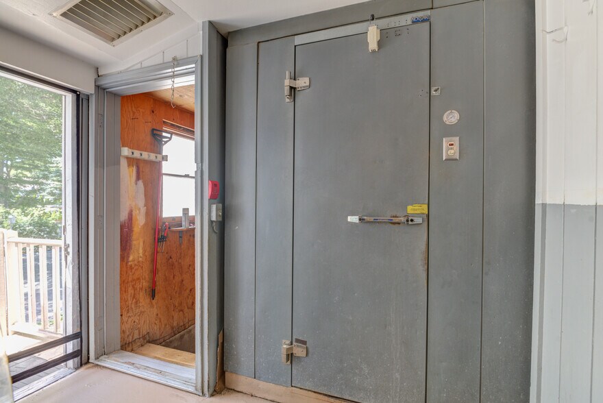 More Photos Of 200 Shore Rd, Ogunquit Restaurant For Sale