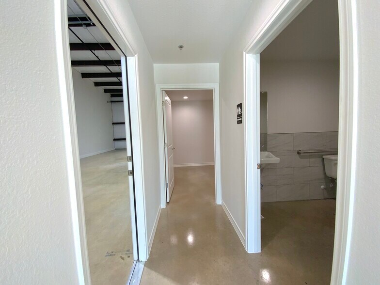 More Photos Of 1304 Leander Dr, Leander Unknown For Lease