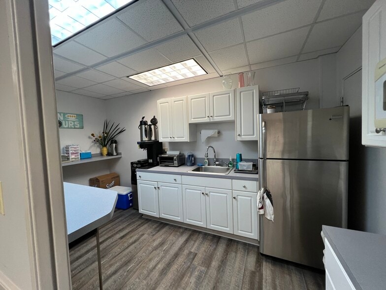 More Photos Of 4190 S Plaza Trl, Virginia Beach Office For Lease