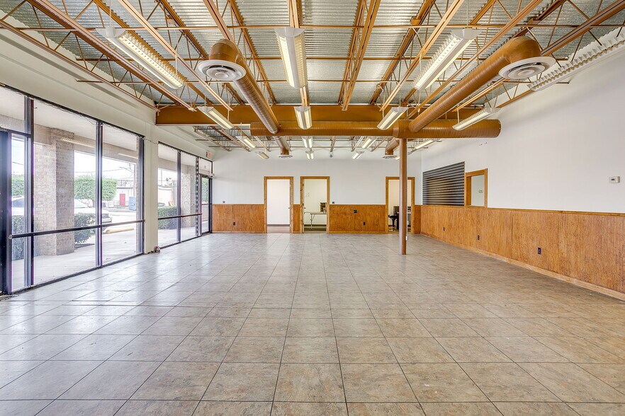 More Photos Of 5801 Curzon Ave, Fort Worth General Retail For Lease
