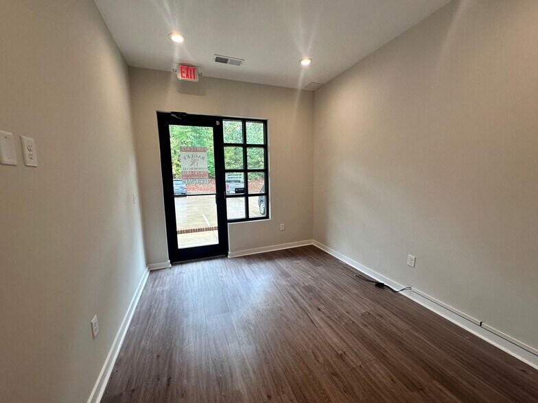 More Photos Of 6110 McFarland Station Dr, Alpharetta Medical For Lease