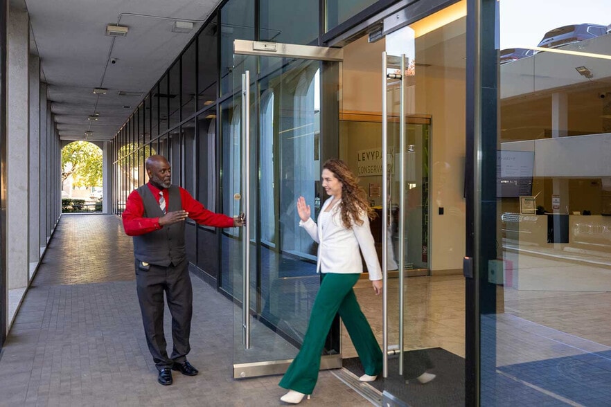 More Photos Of 3120 Southwest Fwy, Houston Coworking Space