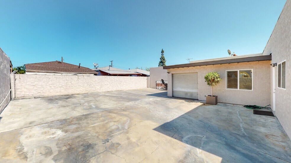 More Photos Of 8311 Rosecrans Ave, Paramount Light Manufacturing For Lease