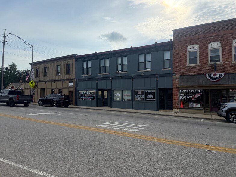More Photos Of 218-224 S State St, Marengo Storefront Retail Residential For Lease