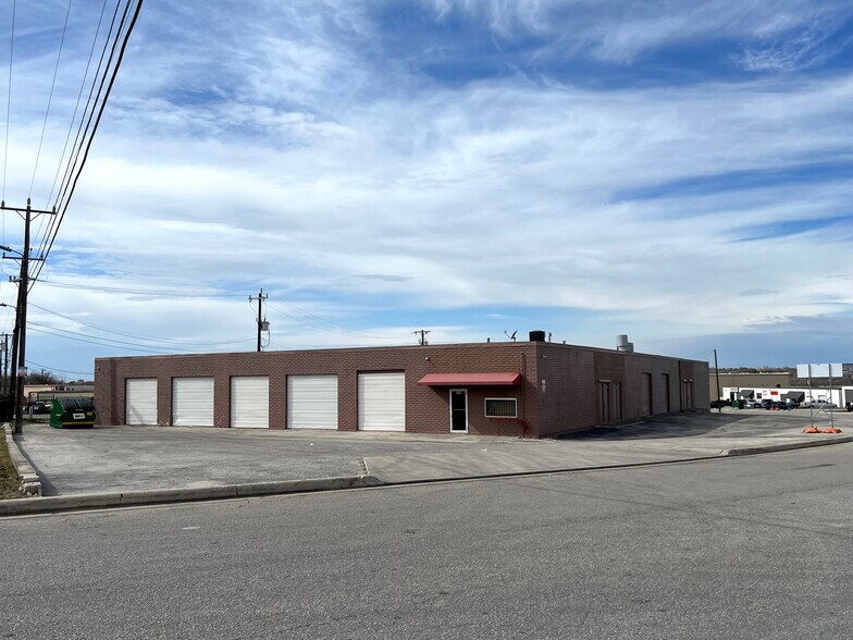 More Photos Of 5508-5516 Brewster St, San Antonio Warehouse For Lease