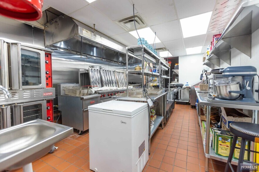 More Photos Of 526 Anderson Ave, Cliffside Park General Retail For Sale