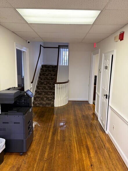 More Photos Of 15 Ashley Pl, Wilmington Office For Lease